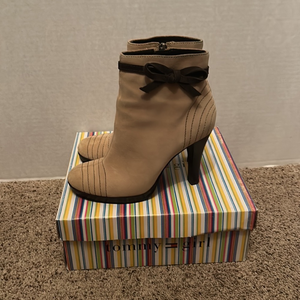 Tommy Girl suede booties size 6